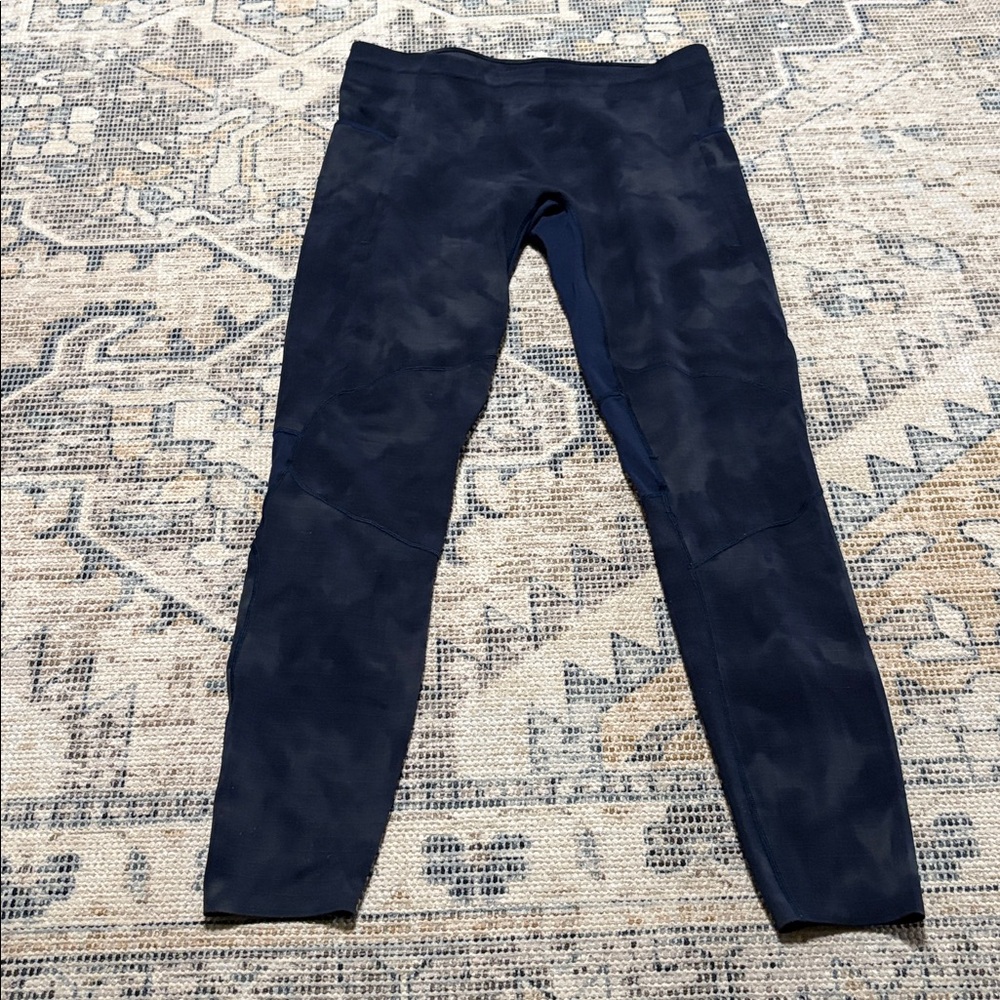 Lululemon men’s License to train jogger. Size L